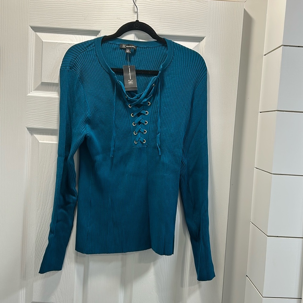 NWT Women’s Lace front Sweater in XX Large in Mosaic Green